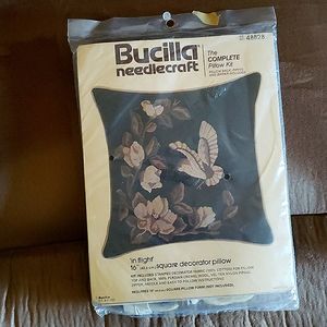 Needlecraft pillow kit, 16inches "Bird in Flight. "